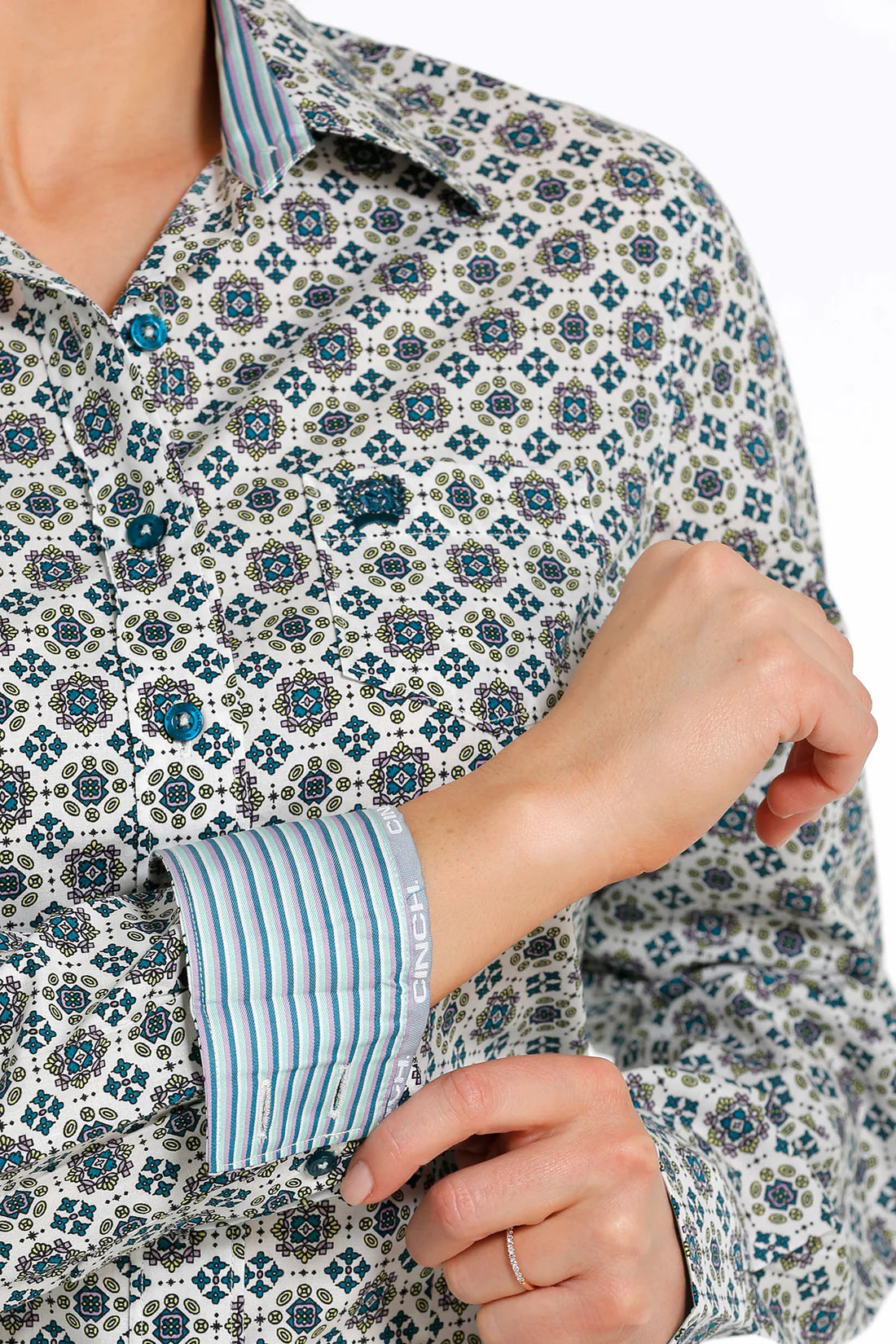 CINCH WOMEN'S MEDALLION PRINT L/S BUTTON DOWN SHIRT