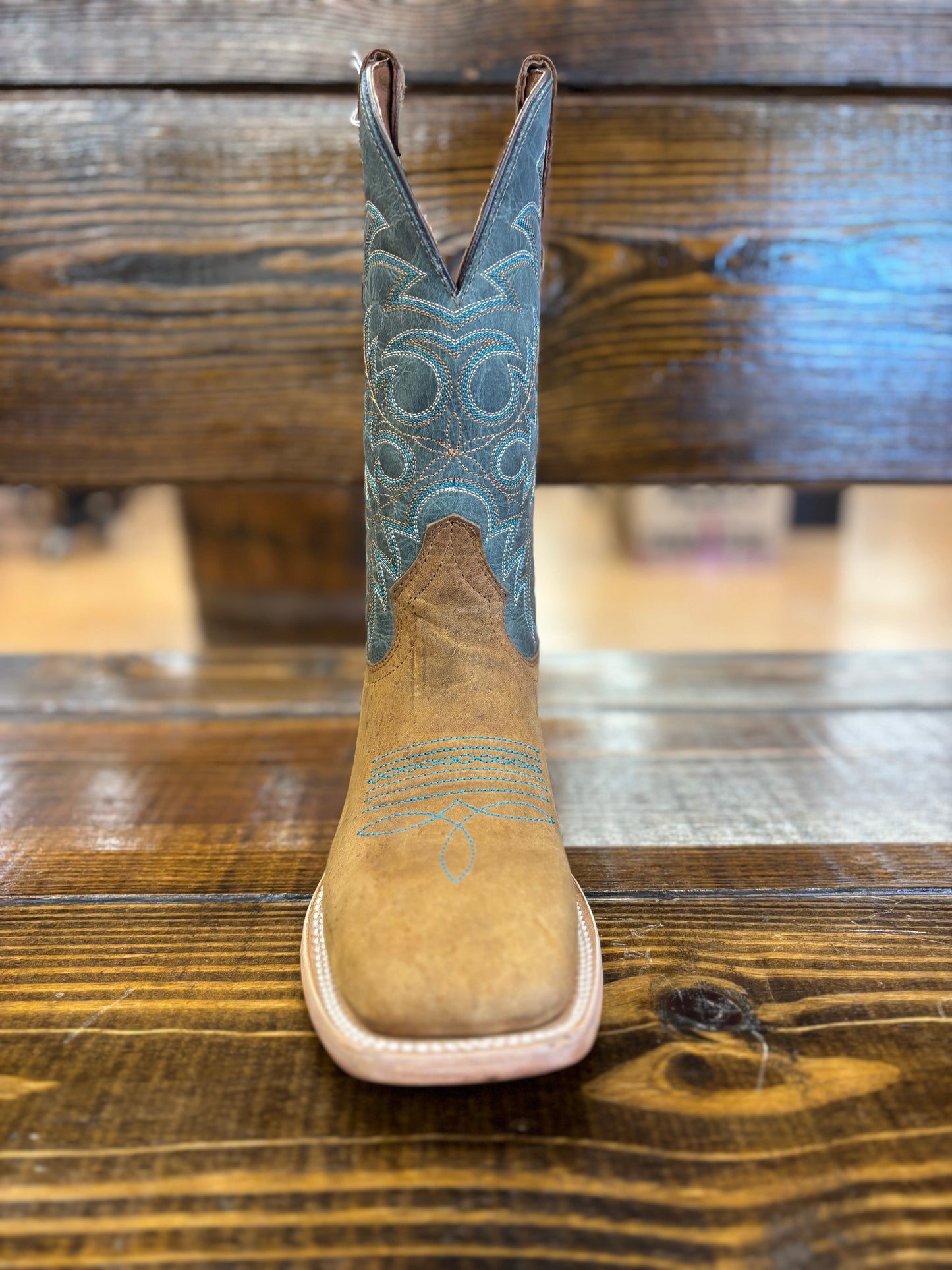 Circle G Men’s Tan/Blue Embroidery Wide Sq. Toe