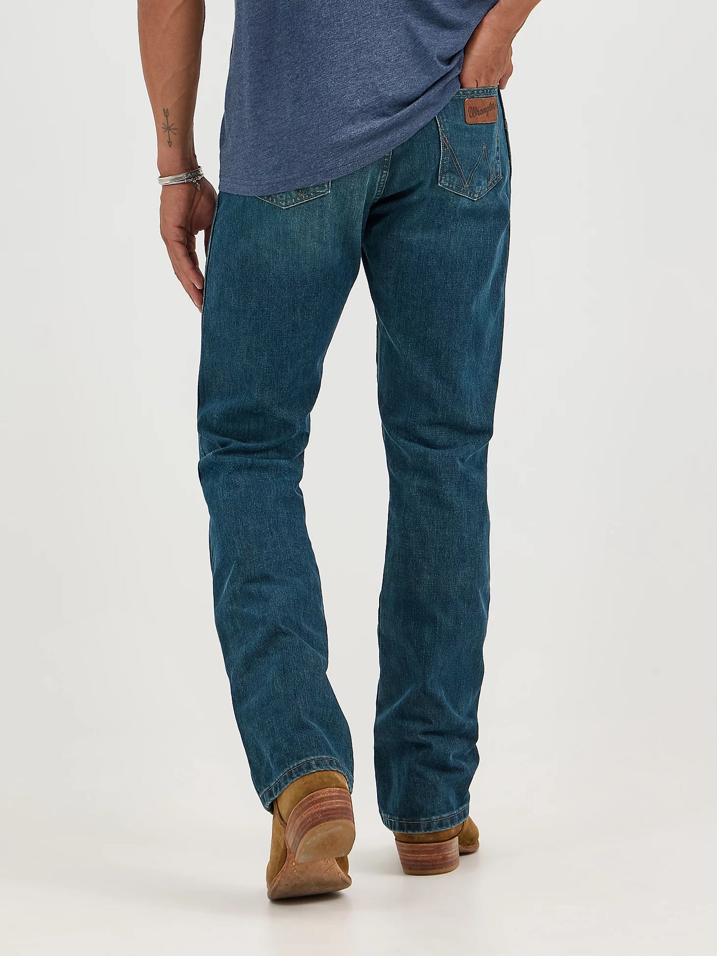 Wrangler Men’s Retro Slim Fit Bootcut Jean 77MWZRW