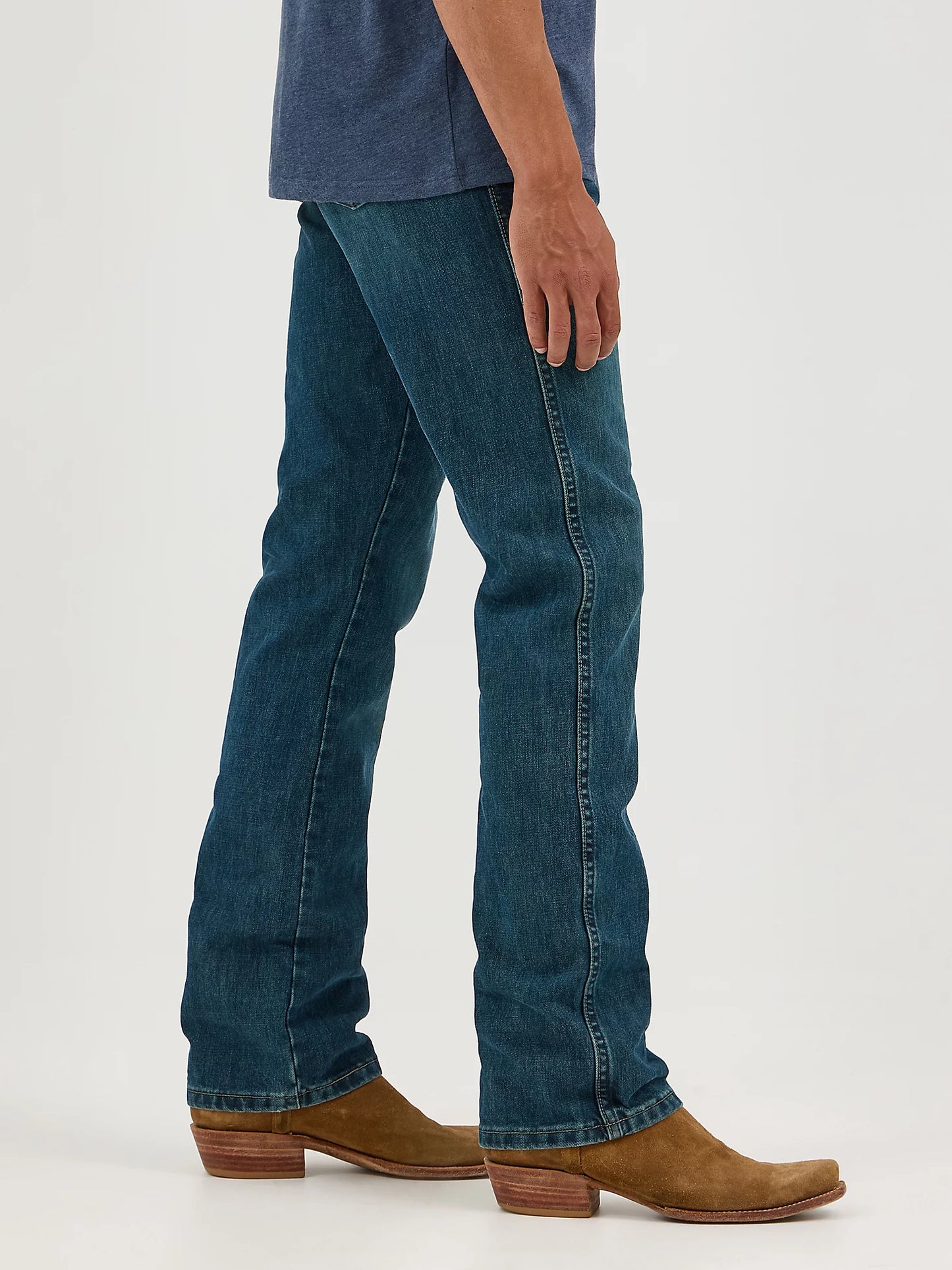 Wrangler Men’s Retro Slim Fit Bootcut Jean 77MWZRW