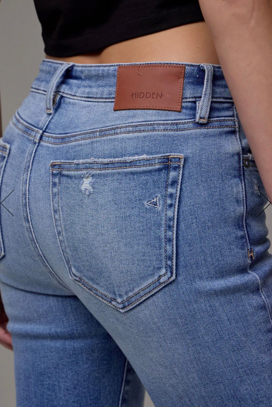 Hidden Happi Medium Light Grinded Stretch Mid Rise 33” Inseam Flare HD3307-ML