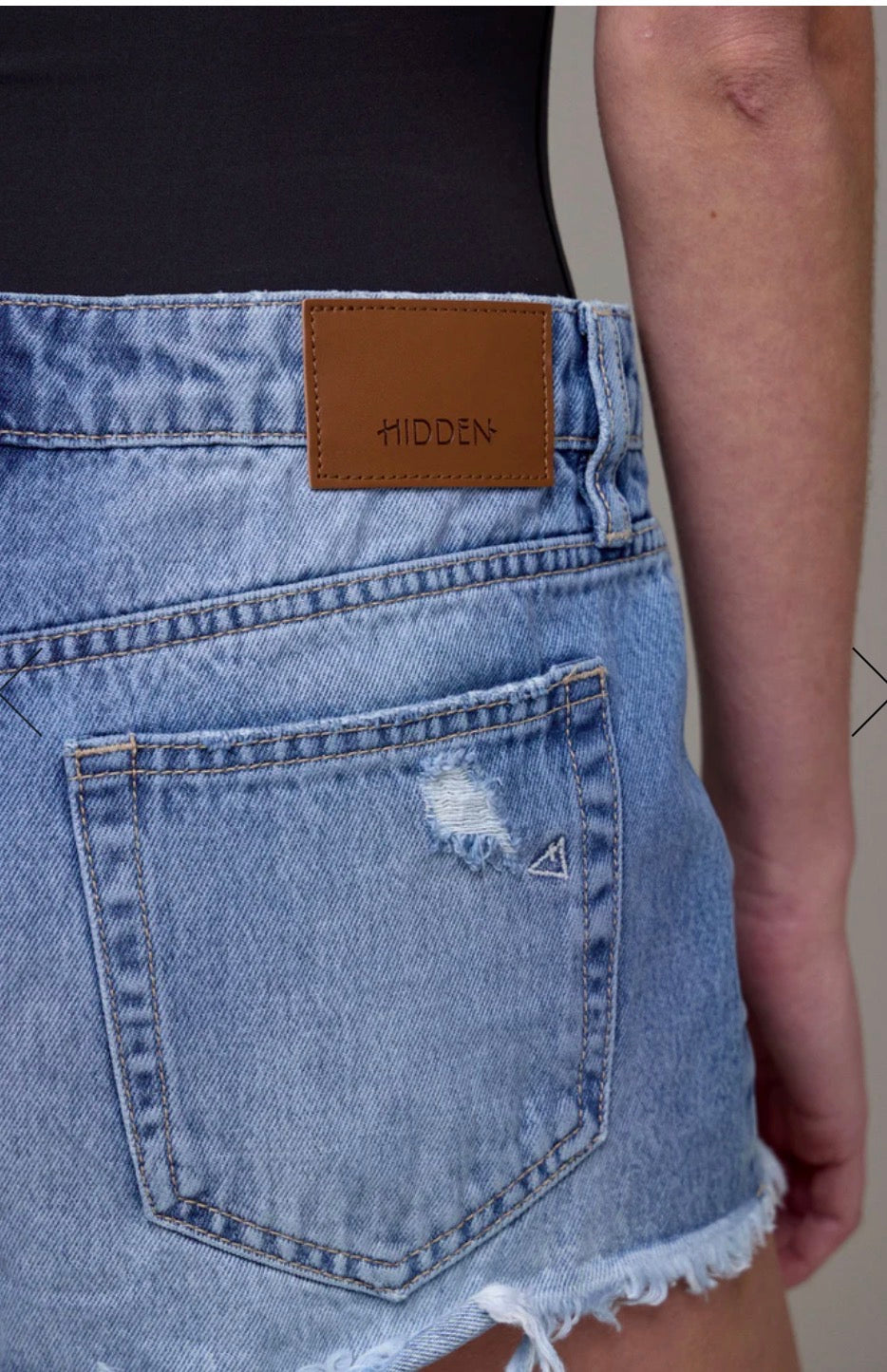 Hidden Kenzie Medium Wash Mid Rise Frayed Shorts HD4343-M