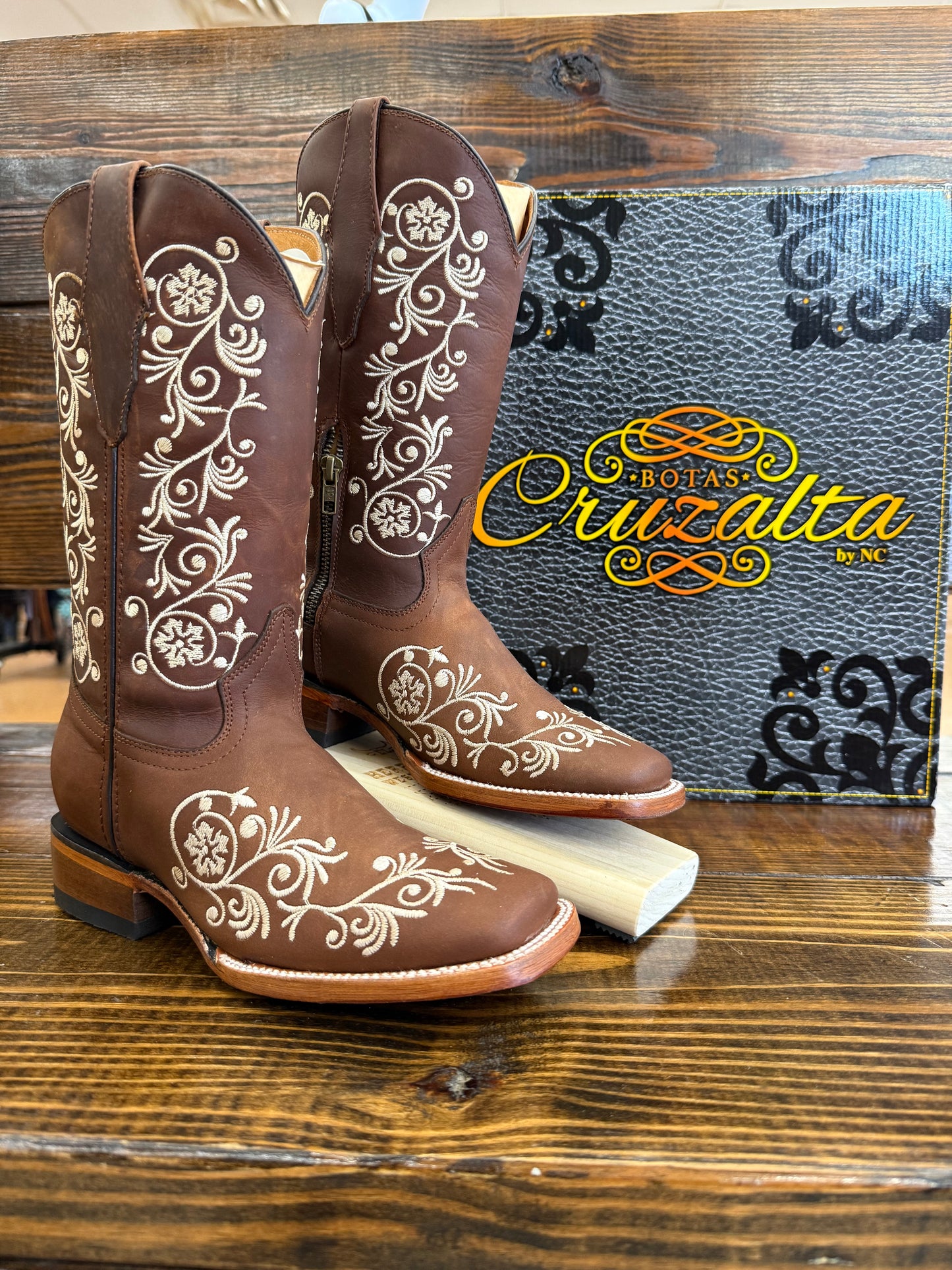 Cruzalta Women’s Jlo Crazy Tang Horma Texana Zip Boot