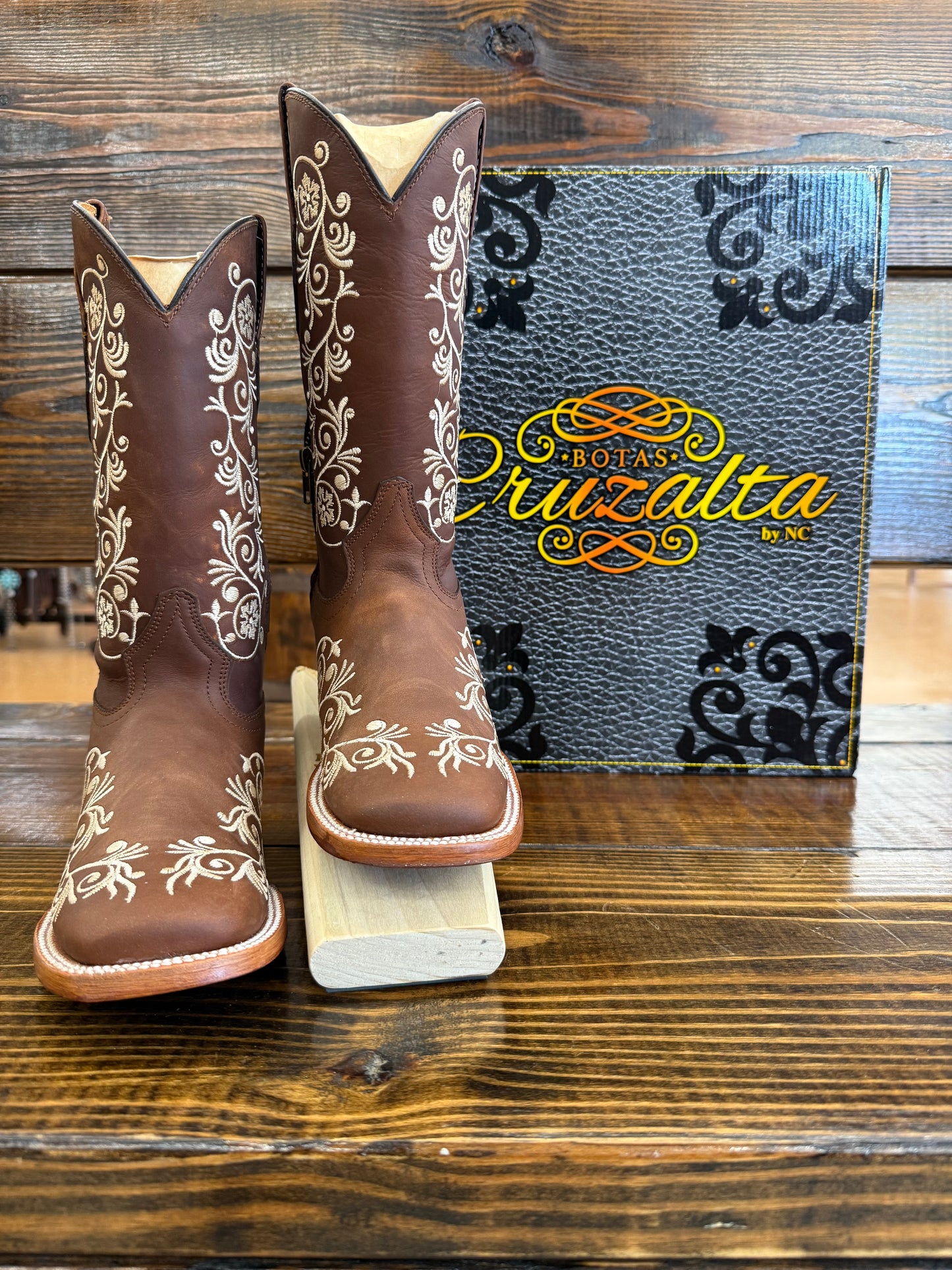 Cruzalta Women’s Jlo Crazy Tang Horma Texana Zip Boot