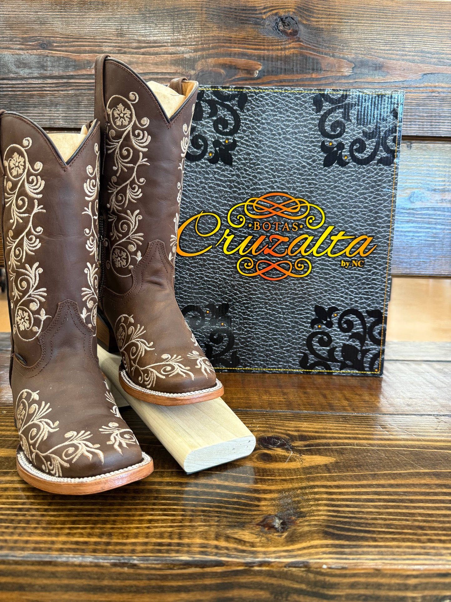 Cruzalta Women’s Maribel Crazy Tang Horma 250 Zip Boot