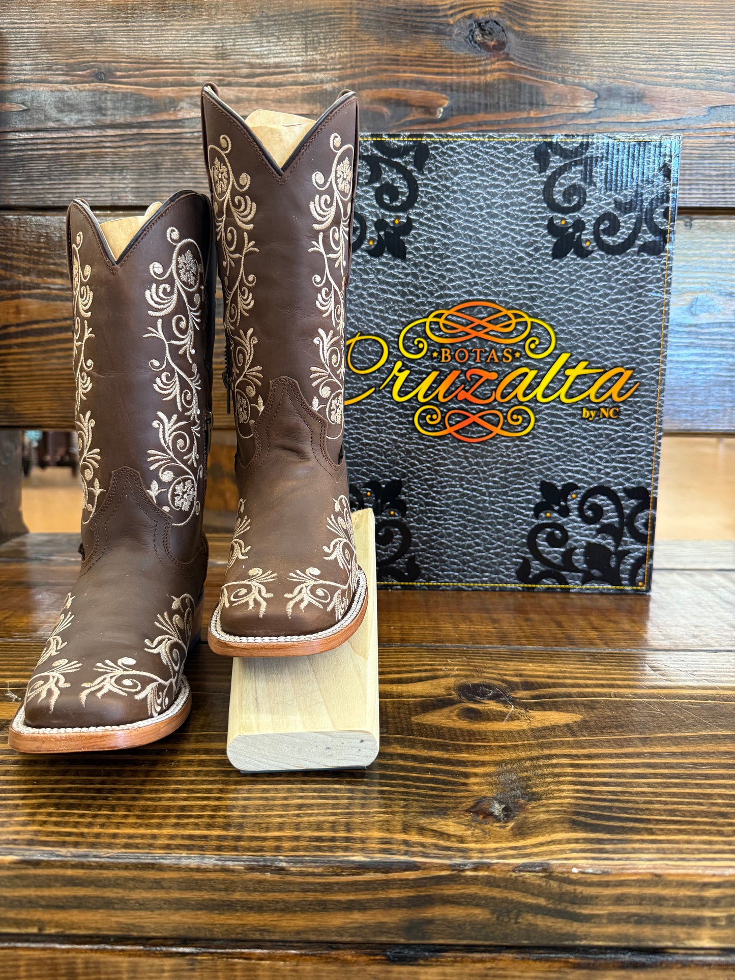 Cruzalta Women’s Maribel Crazy Tang Horma 250 Zip Boot