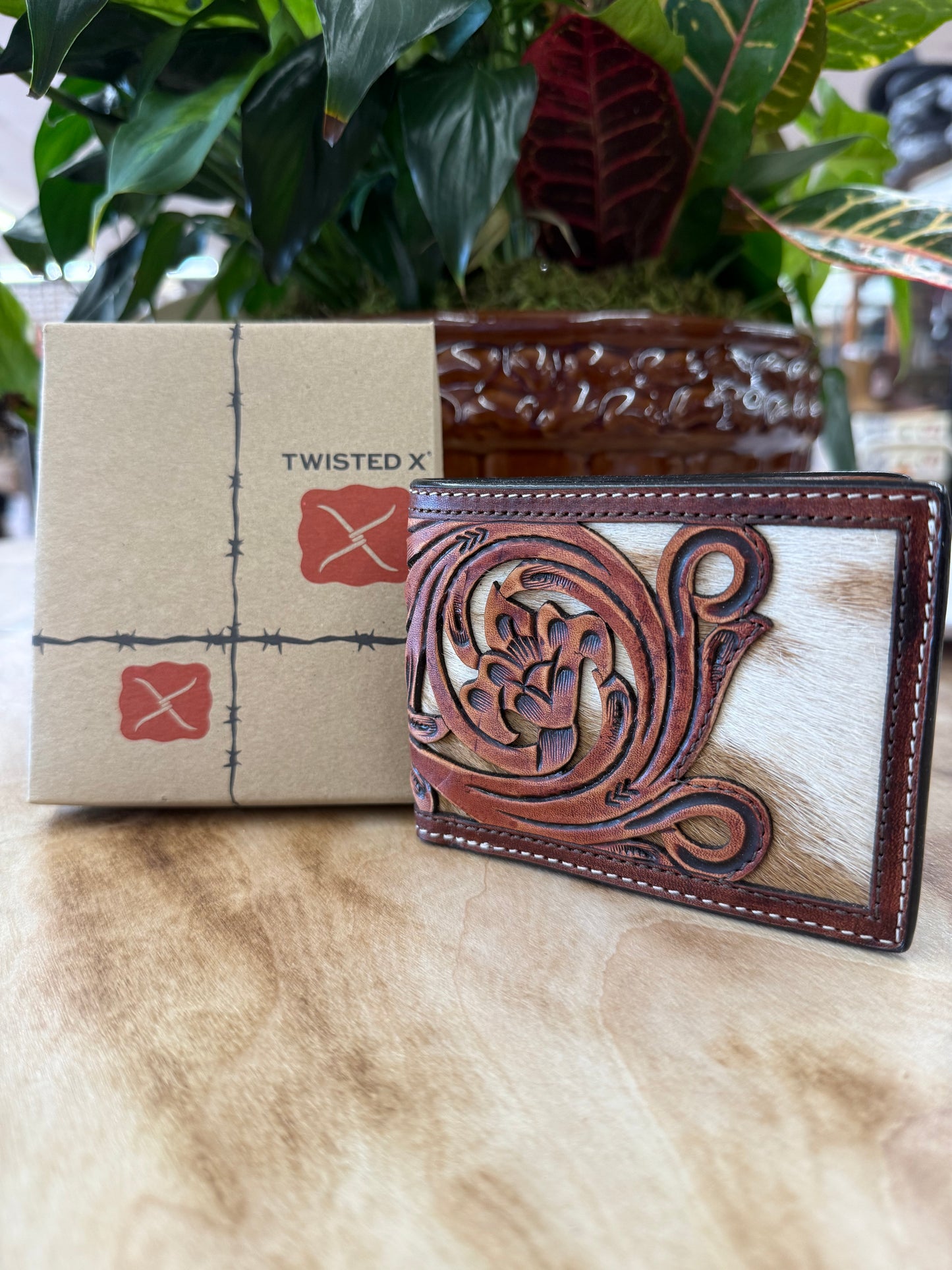 Twisted X Bi Fold Wallet W/Carving Filigree Cut Hair On Inlay & TT Finish