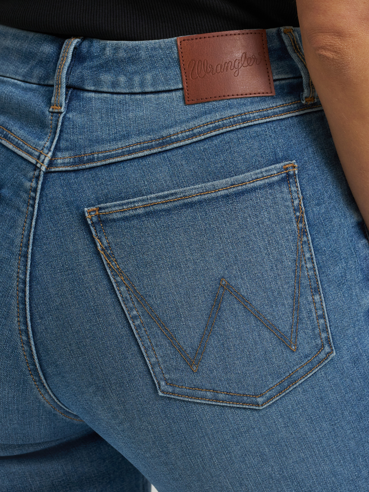 Wrangler Women’s  Bespoke High Rise Flare Jean 112379506