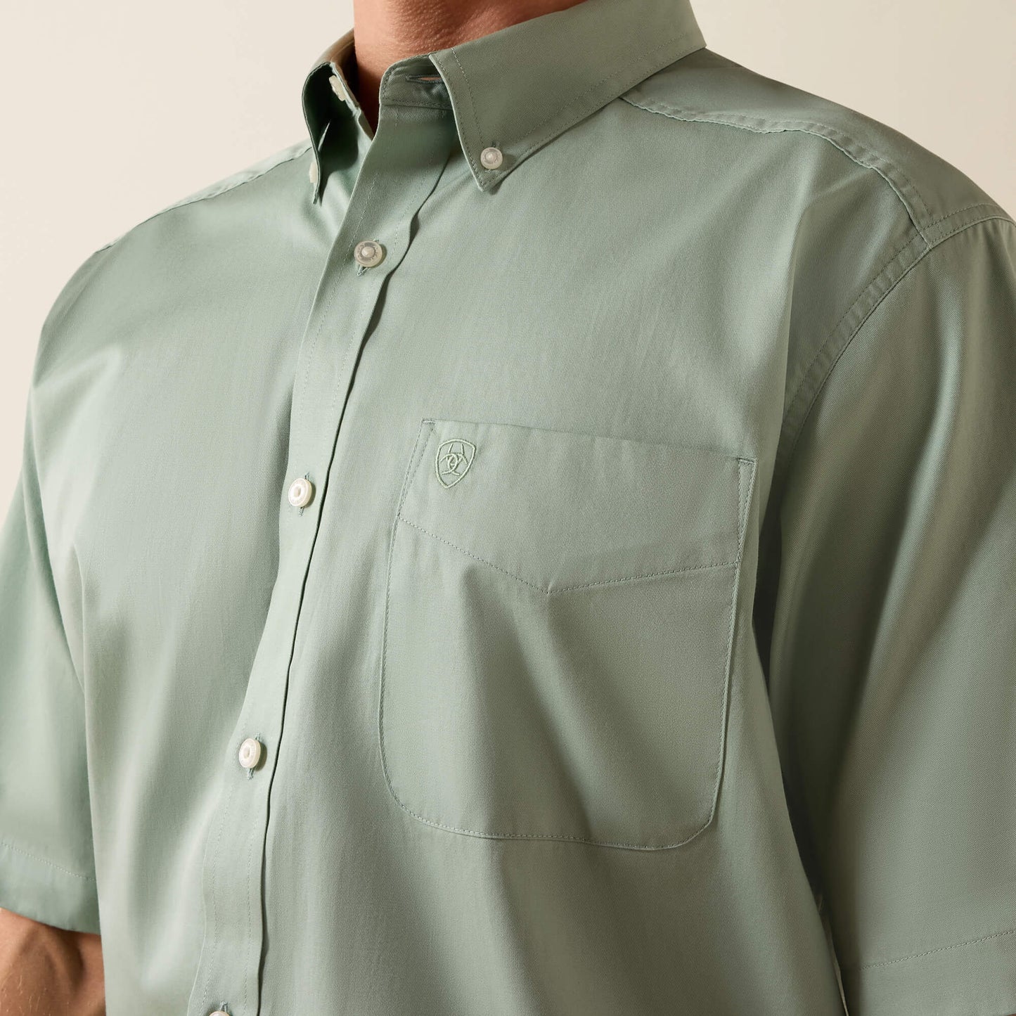 Ariat Men’s Lightweight Twill Classic Fit SS Shirt 10073617