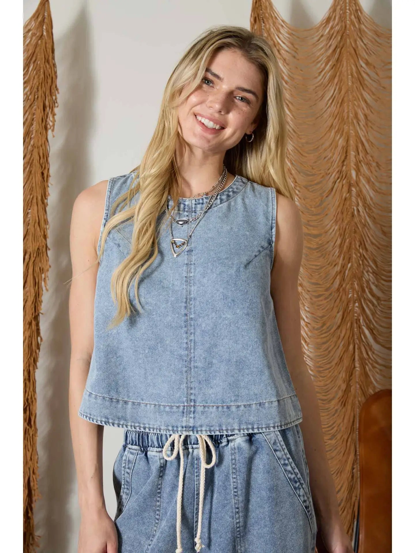 J.O.A Women’s Washed Denim Back Button Sleeveless Top J6SX1023-T